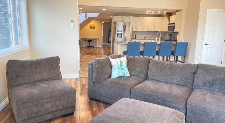 Well appointed residence with 3 bedrooms 4 beds — photo 2