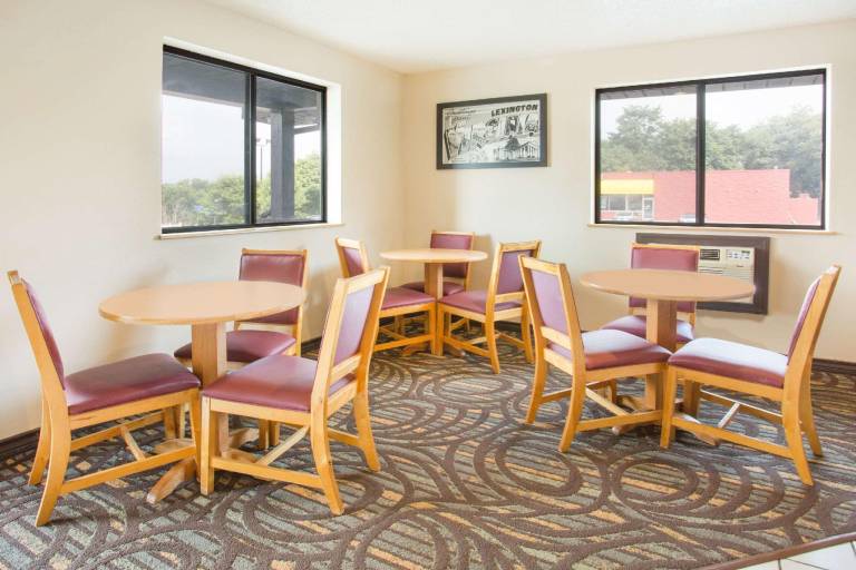 Super 8 By Wyndham Lexington Va — photo 4