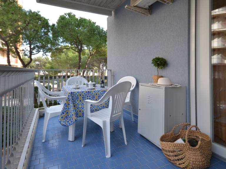 Apartment with patio, pool & yard — photo 3
