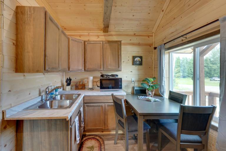 Kenai Peninsula Base Camp: Cabin in Soldotna — photo 3