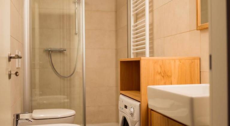 Serviced apartment with terrace & yard — photo 2
