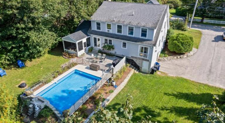 Spacious vacation home with pool | Perfect for remote work | Dogs allowed in York, ME