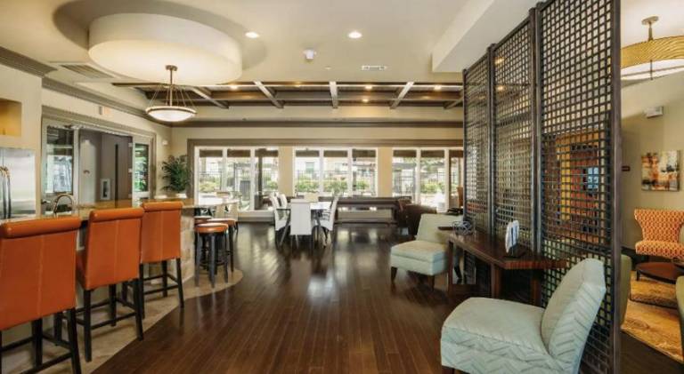 Landing Chic 1BD Courtyard Pool — photo 4