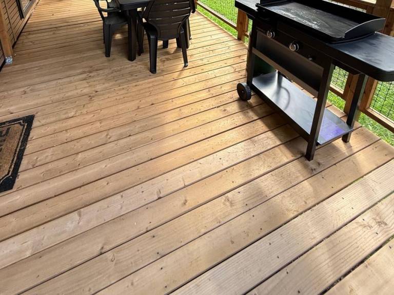 Child-friendly mobile home with grill, patio & pool | Pets allowed — photo 5