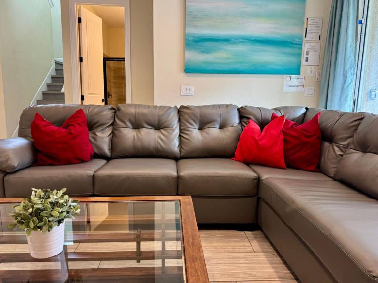 Fully equipped spacious vacation home with private pool, barbecue & hot tub | Pets are welcome — photo 3
