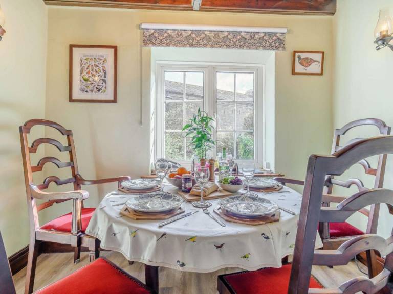 Fully equipped charming cottage with yard | Pets are welcome — photo 3