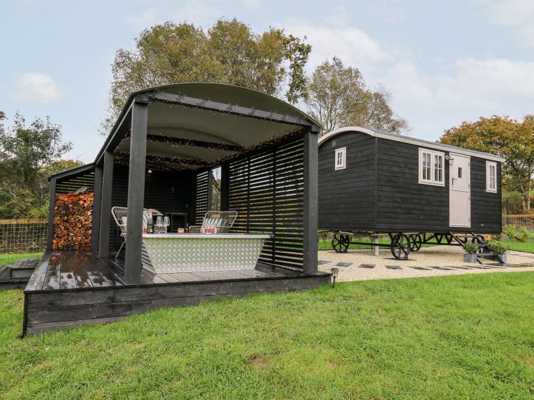 Dragonfly Shepherd s Hut