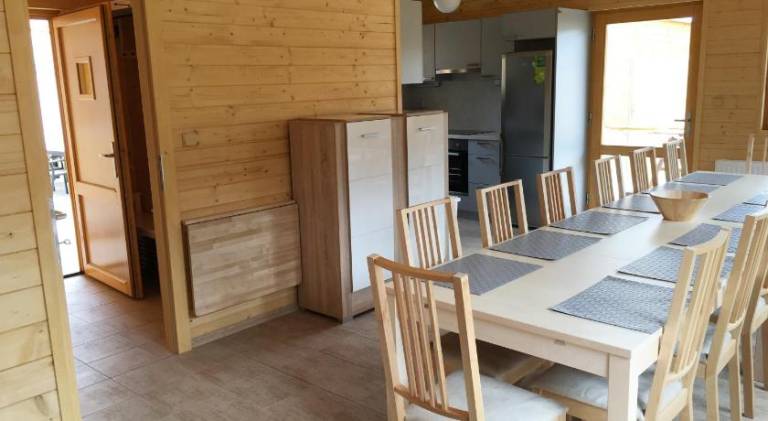 Lovely serviced apartment with patio, barbecue & pool | Dogs allowed — photo 5
