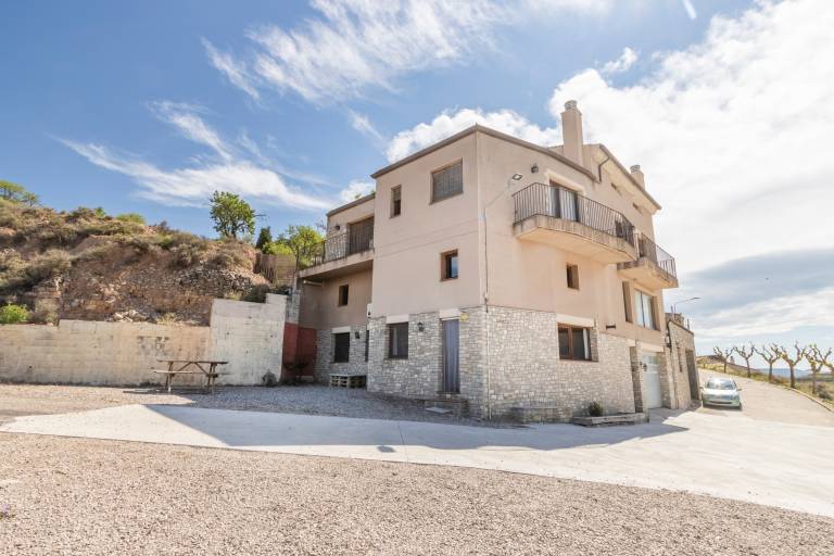 Farmhouse 'El Refugi De Rubinat' with Mountain View, Wi-Fi and Air Conditioning in Lleida