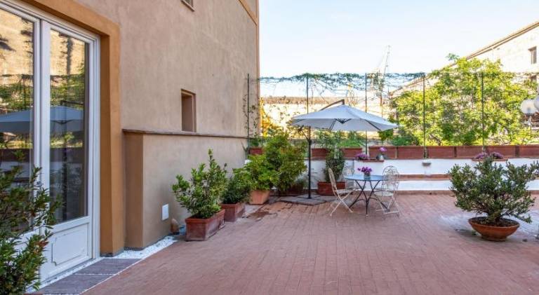 Apartment with terrace — photo 5
