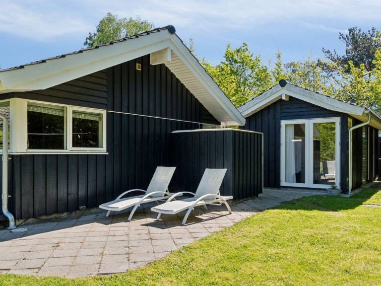 House with sauna, garden & patio — photo 5