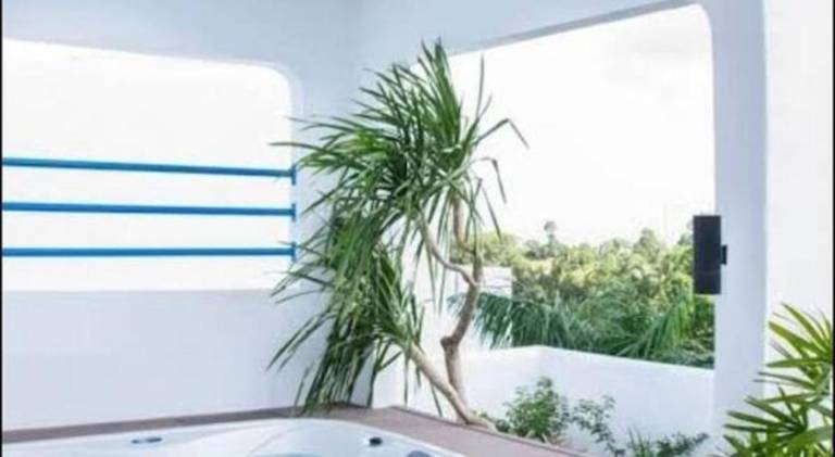 Rental apartment with pool & hot tub — photo 3