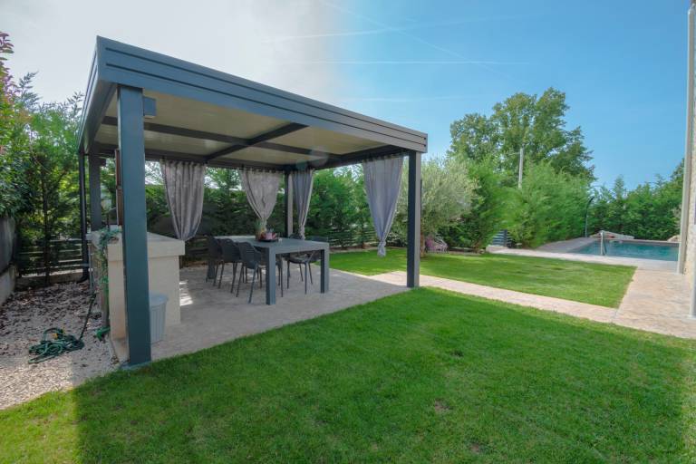 Villa with patio & pool — photo 4