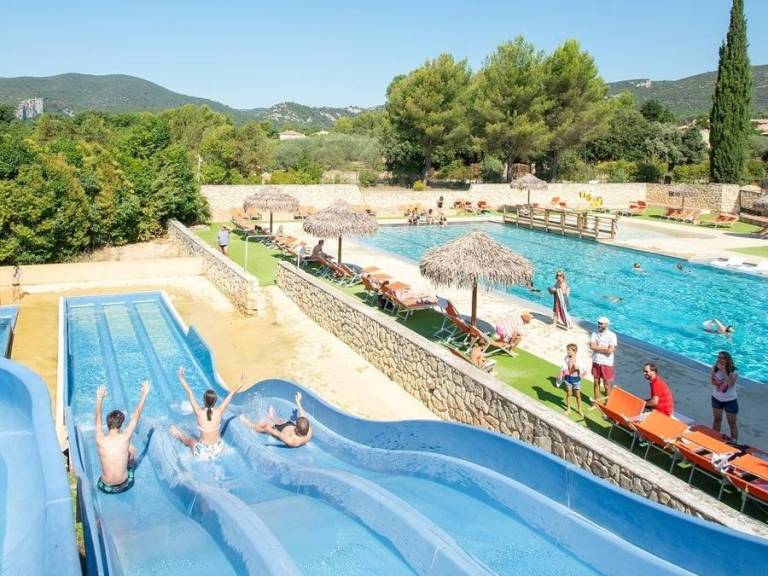 Mobile home with heated pool & terrace in Bandol