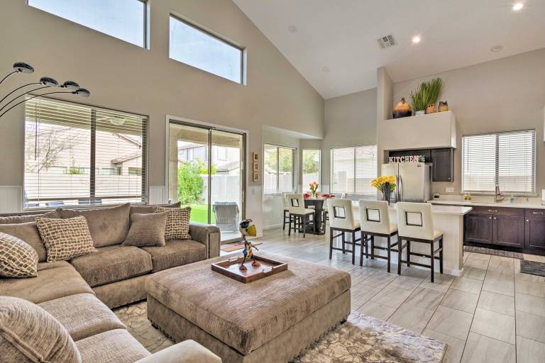 Near Westgate Entertainment District Home w Pool