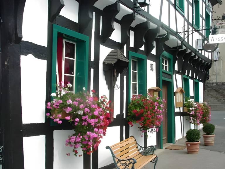 Land Hotel Zum Schwan Garni E Ladestationen Nahe Phantasialand Nahe Palmenparadies Euskirchen
