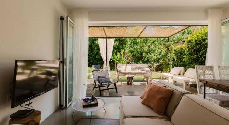 Holiday apartment with barbeque, patio & yard | Pets allowed — photo 5