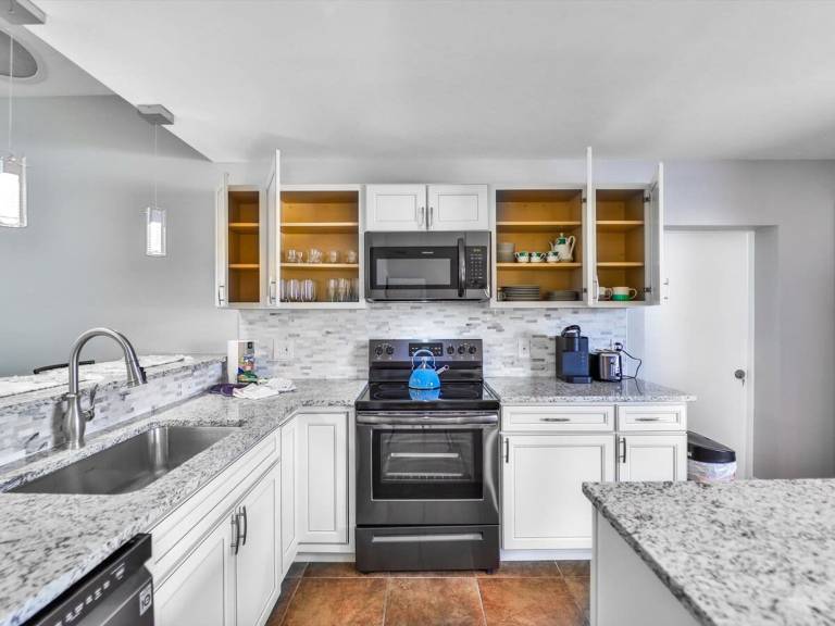 Family-oriented wonderful vacation home with grill, fast internet & garden | Sea view | Pets are welcome — photo 3