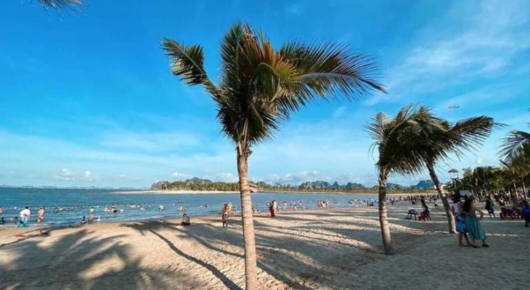 Ecobay Halong - Mountain view & near Marina beach — photo 5