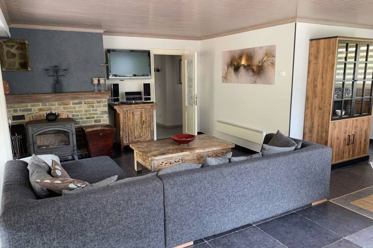 House with hot tub, yard & BBQ — photo 2