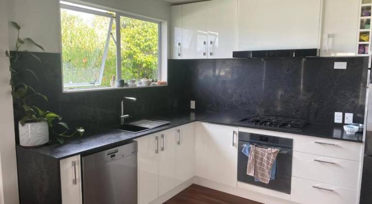 Cosy room in west auckland — photo 4