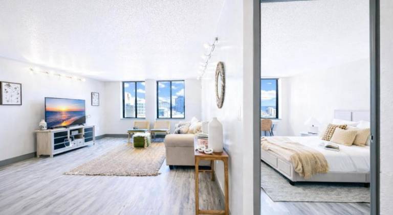 The Hartford Skyline - Stylish Downtown Condo with Wifi Gym — photo 2