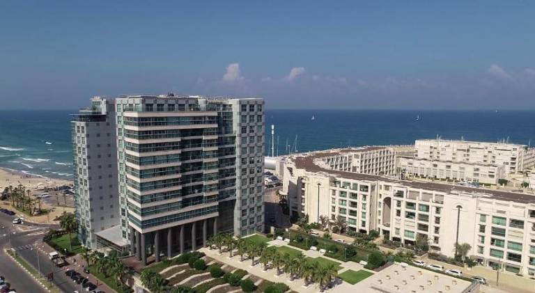 Pleasant serviced apartment with sauna, pool & yard | Beach nearby | Pets are welcome in Herzliya