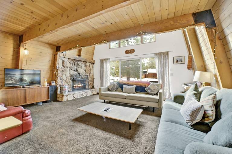 Relaxing Quails Call Retreat in the Pines at Big Bear in San Bernardino, CA