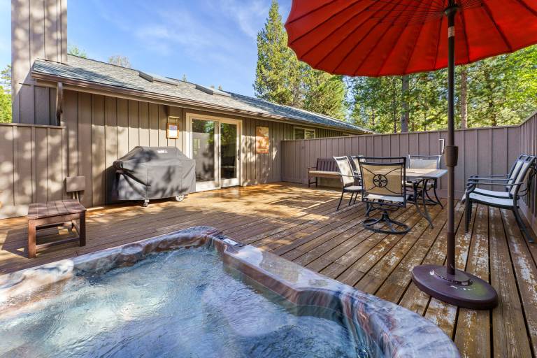 House with barbecue, hot tub & private pool — photo 5