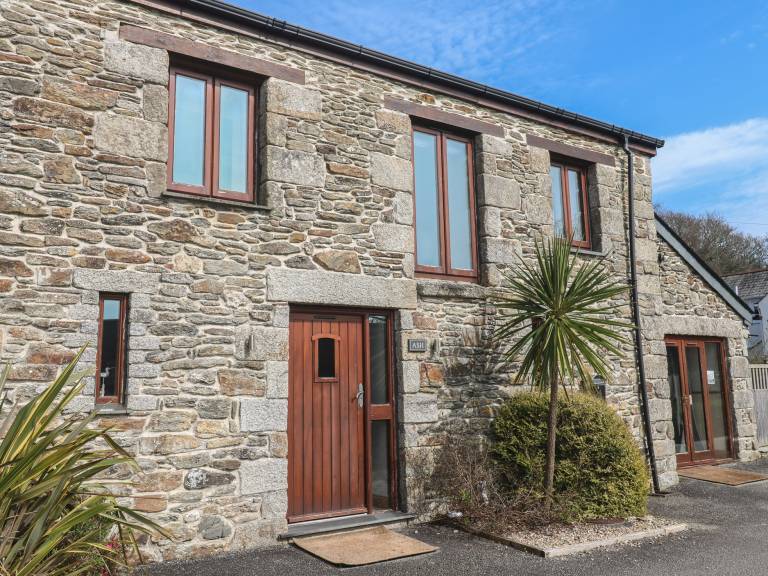 Children-friendly wonderful cottage with grill & yard | Beach view | Pet-friendly in Falmouth