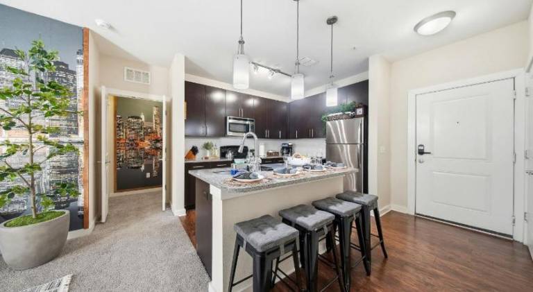 Stylish 2BR w Balcony, Pool & Pet-Friendly 15 — photo 4