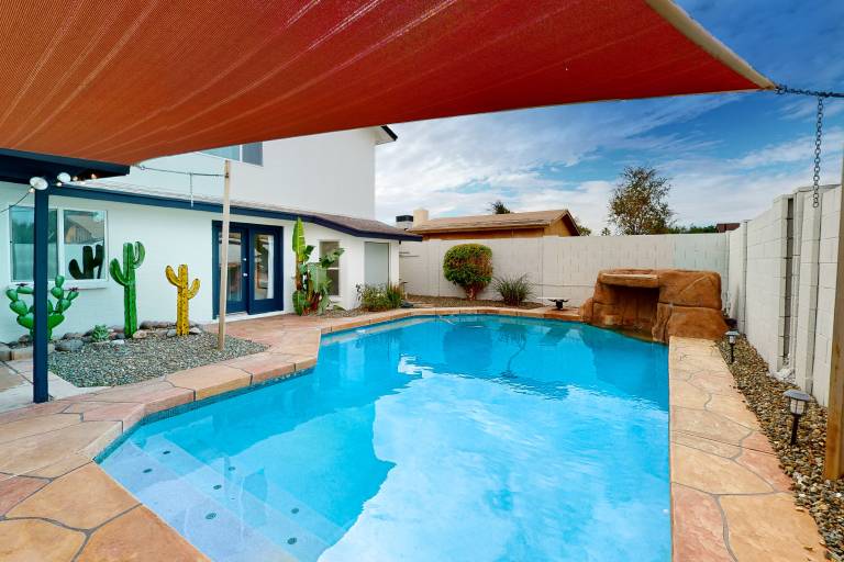 4BR Home w Pool & BackYard Oasis Yard Games AC