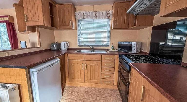 Superb Dog Friendly Caravan With Decking In Hunstanton In Norfolk Ref 13010L — photo 5