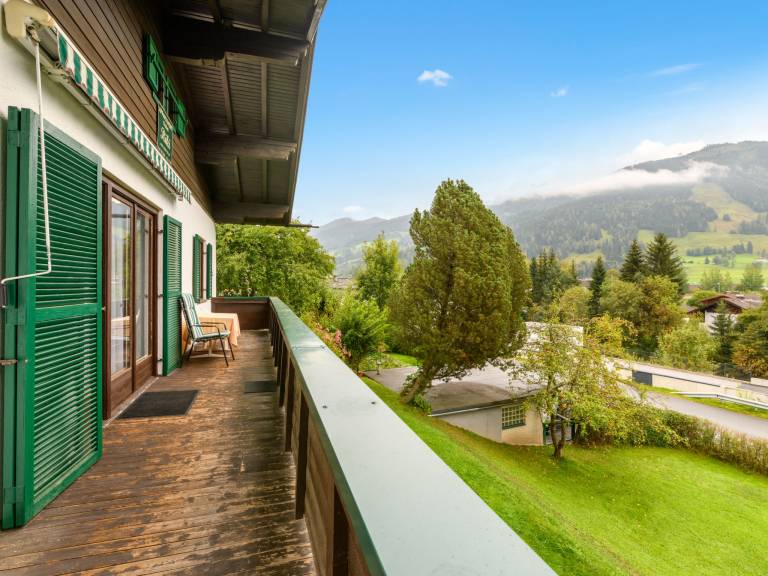 Vacation home with barbeque, yard & terrace | Mountain view — photo 5