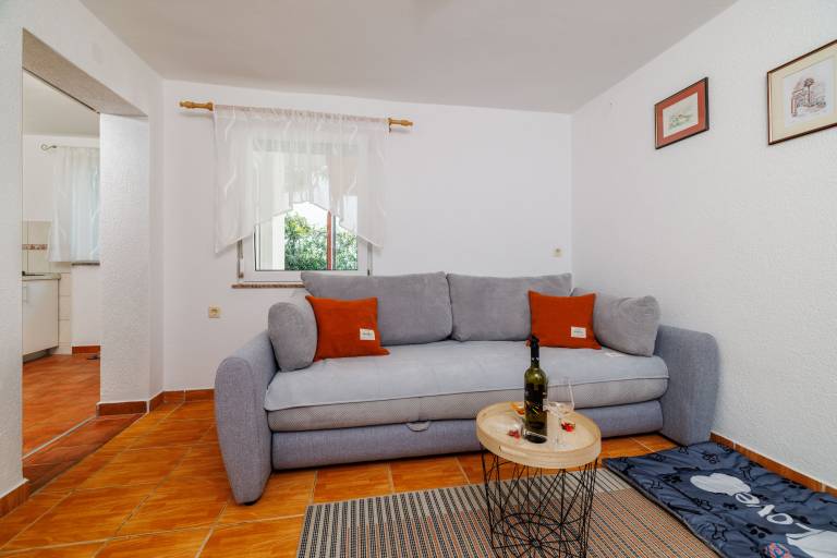 Apartment with BBQ & patio | Garden view — photo 2