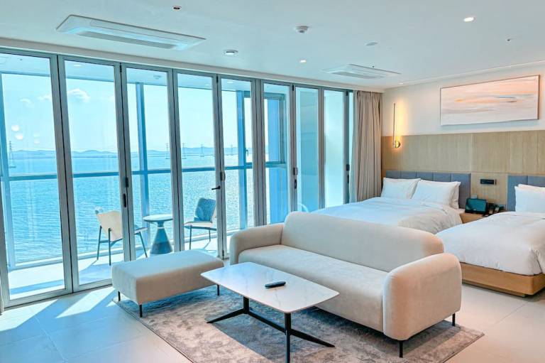 WAVE M HOTEL WEST