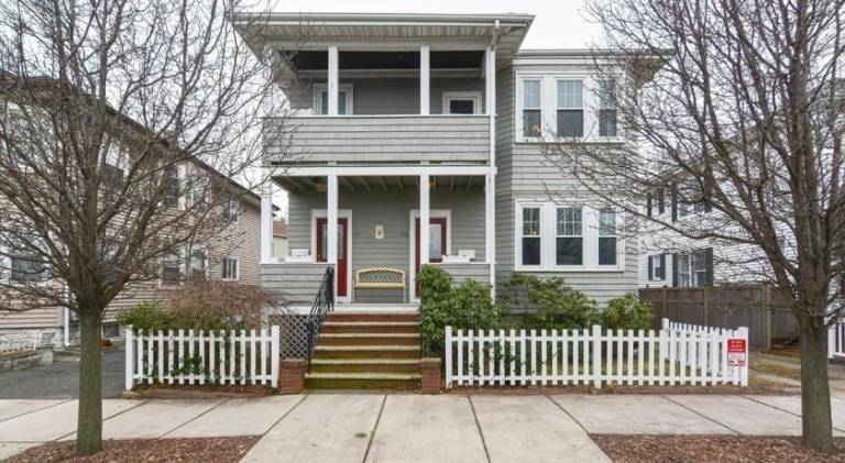 Spacious Revere 4 Bedrooms 2 Bathrooms Apartment Near Boston Airport and Beach — photo 2