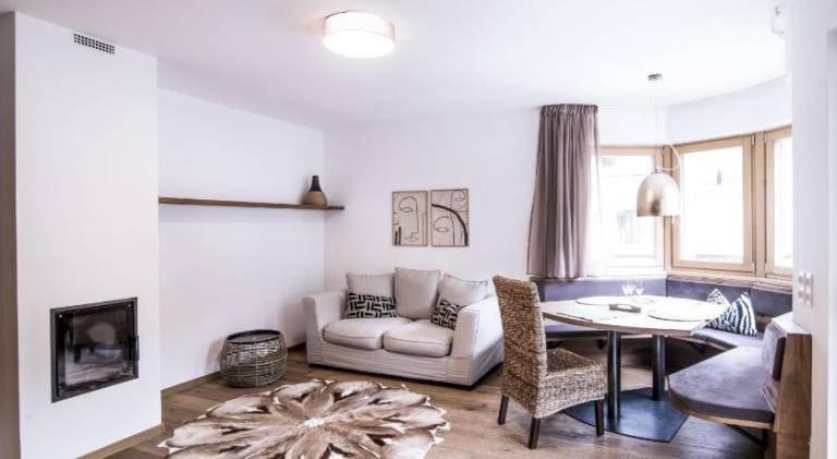Beautiful rental apartment with terrace & garden | Suitable for remote work | Dogs allowed in Racines