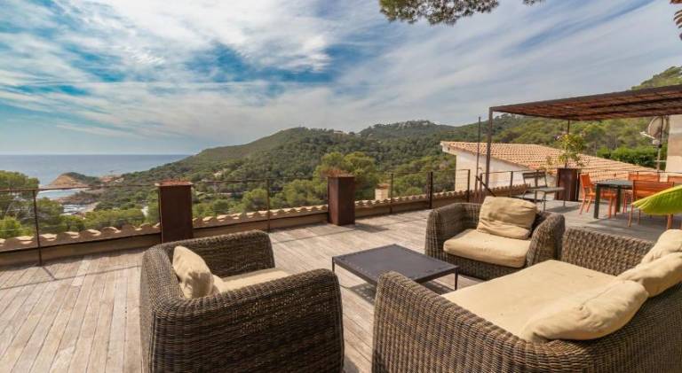 Fully equipped beautiful villa with yard, patio & private pool | Suitable for remote work | Pets are welcome — photo 4