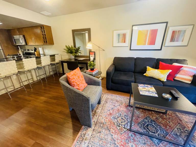 Retro Condo in Tarrytown 2BR 1 5BA Near Lake