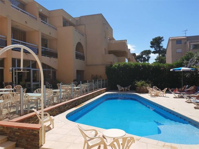 Air-Conditioned Apartment with Pool, 100m from Beach, Argelès-sur-Mer in Argelès-sur-Mer