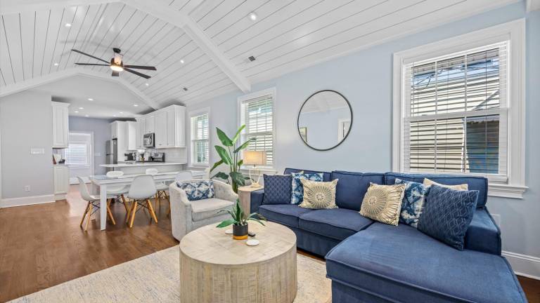 Private Balcony Walk to Beach 3bed 2bath 2nd FL