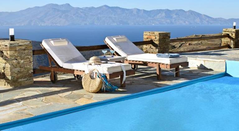 Vacation home with pool in Andros