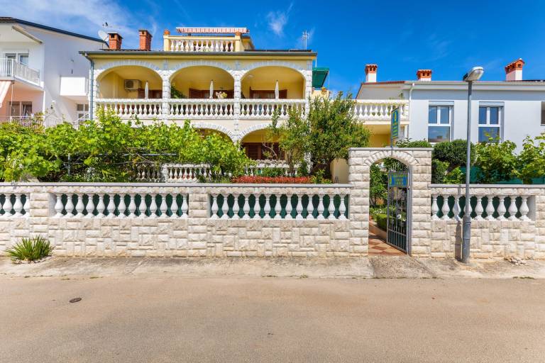 Villa with barbeque & garden | Next to the beach | Pets allowed in Pula
