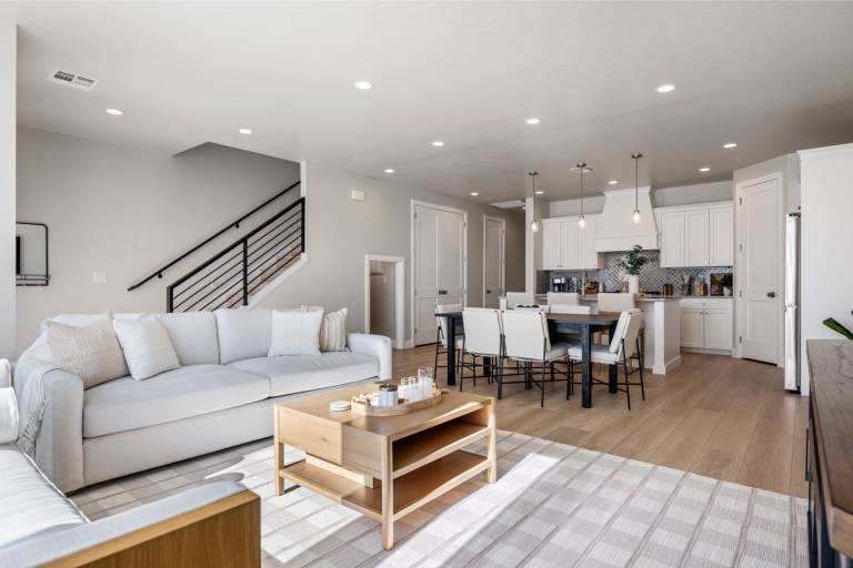 Fully equipped spacious house with pool, grill & hot tub | Pet-friendly — photo 3
