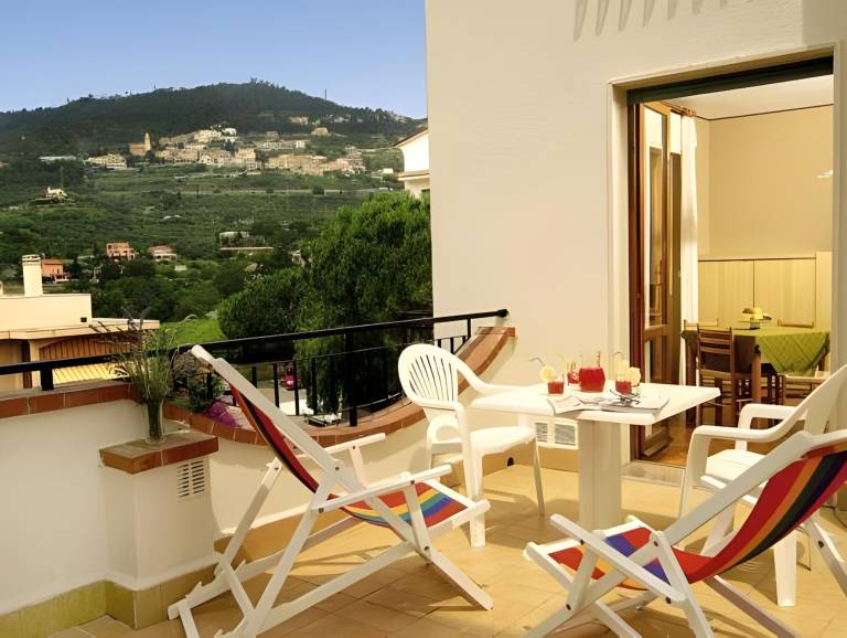 Serviced apartment with pool, garden & terrace — photo 3