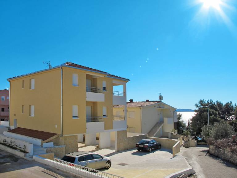 Apartment with 2 rooms for 5 persons — photo 2