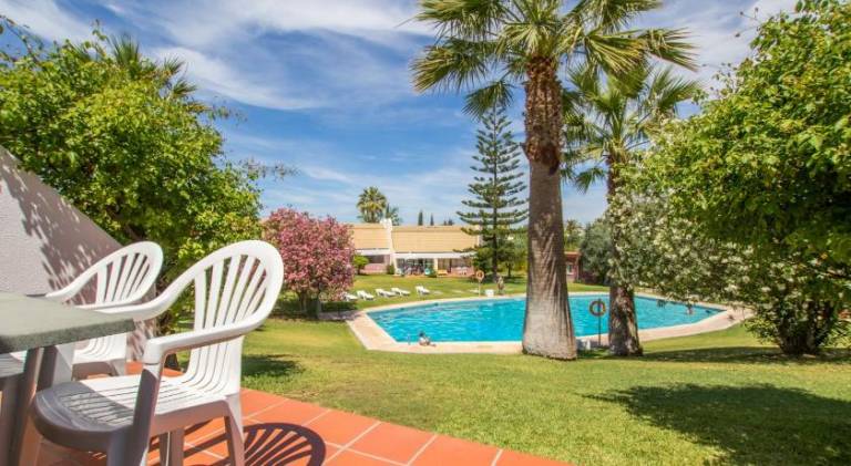 Serviced apartment with terrace, pool & garden | Pets are welcome — photo 3