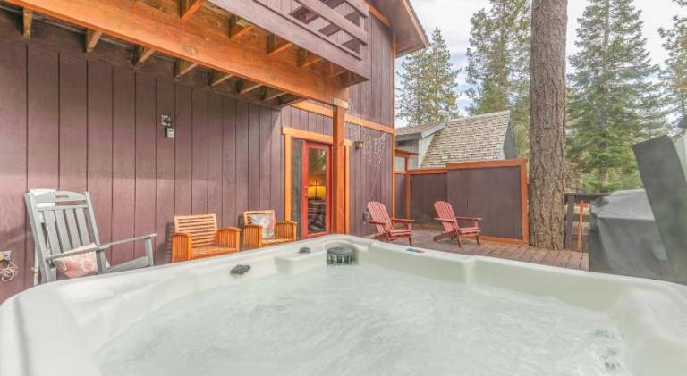 Vacation home with hot tub | Beach nearby | Dogs allowed — photo 2