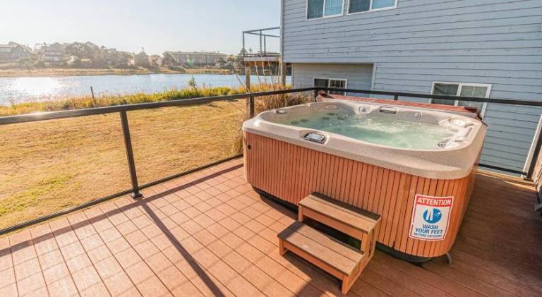 House with hot tub | Beach nearby | Pets allowed — photo 5
